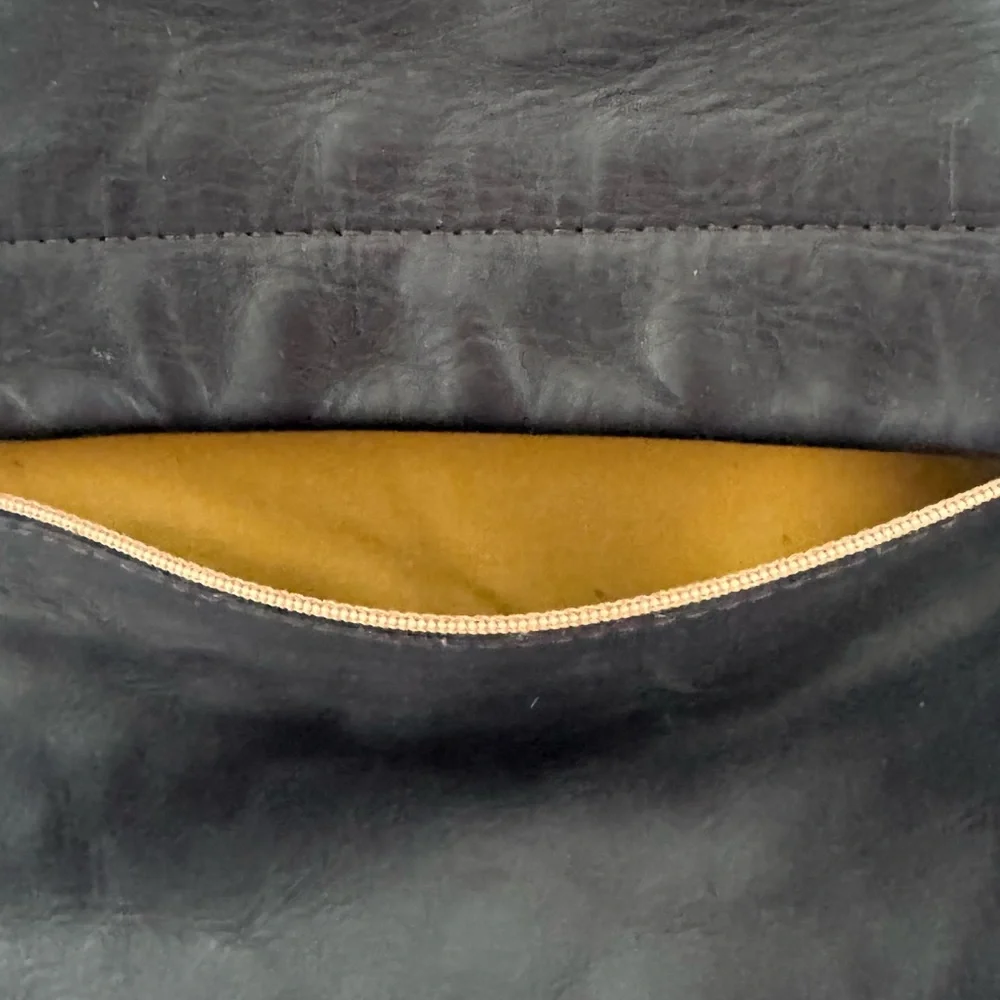 Rough & Tumble Black Leather Small Duffel Single Zip Convertible Bag in EUC
